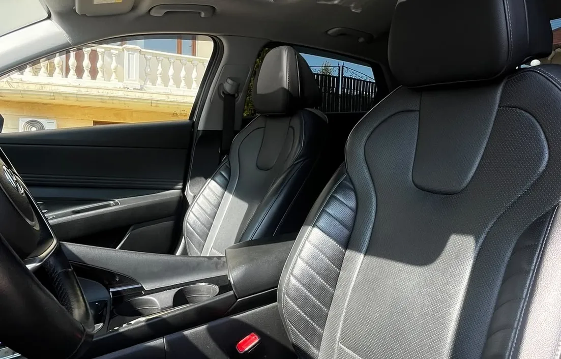 Hyundai Elantra 2023