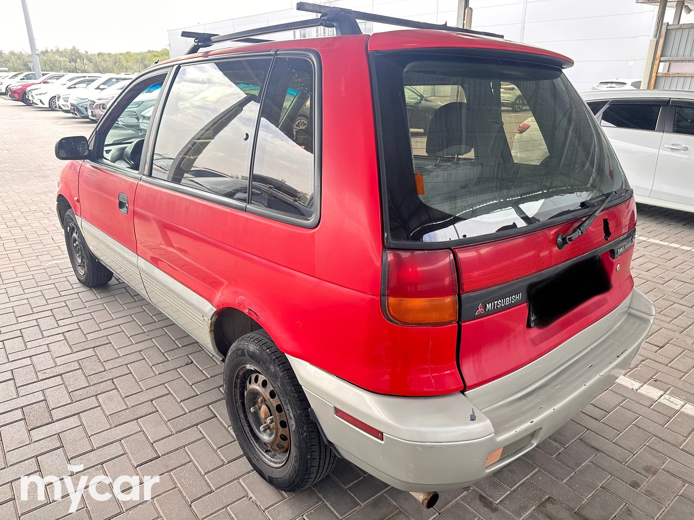 Mitsubishi Space Runner 1995