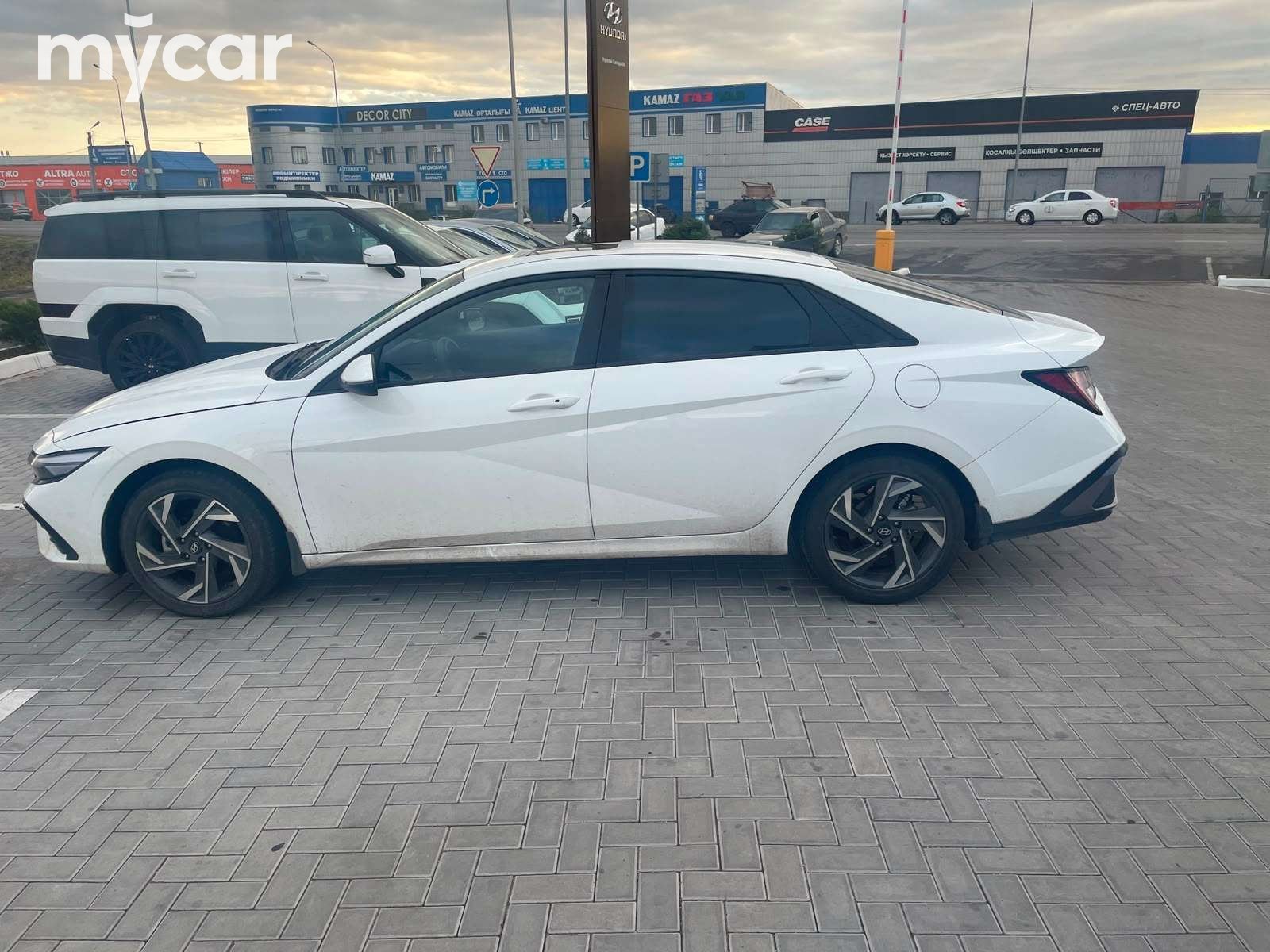 Hyundai Elantra 2024
