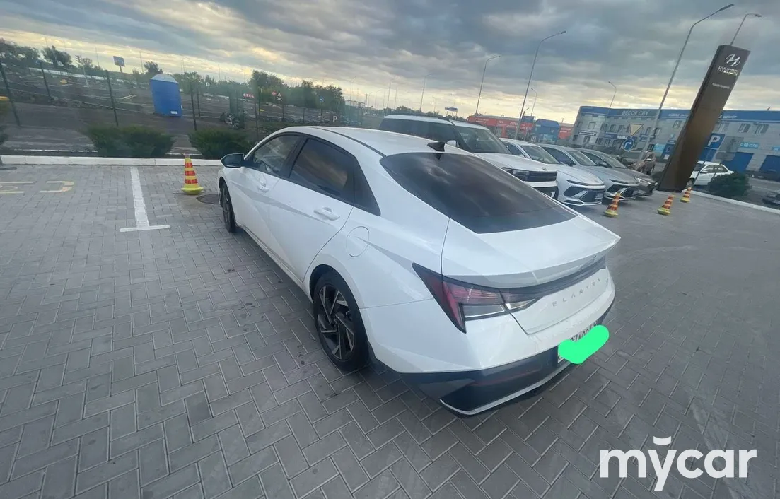 Hyundai Elantra 2024