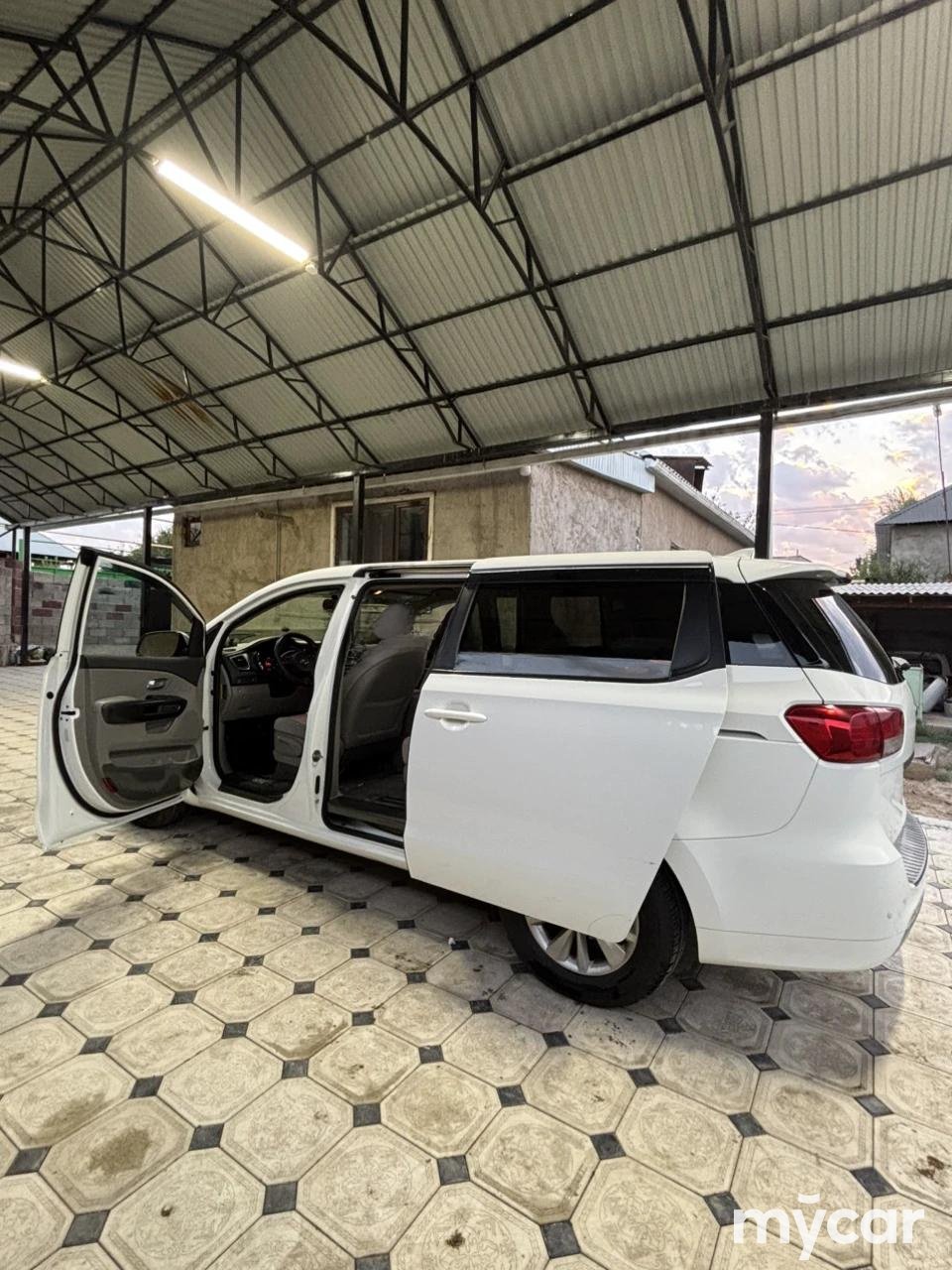 Kia Carnival 2015