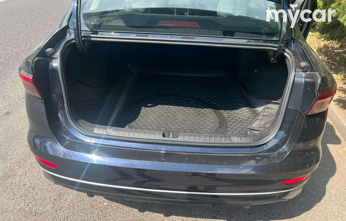 Geely Emgrand 2024