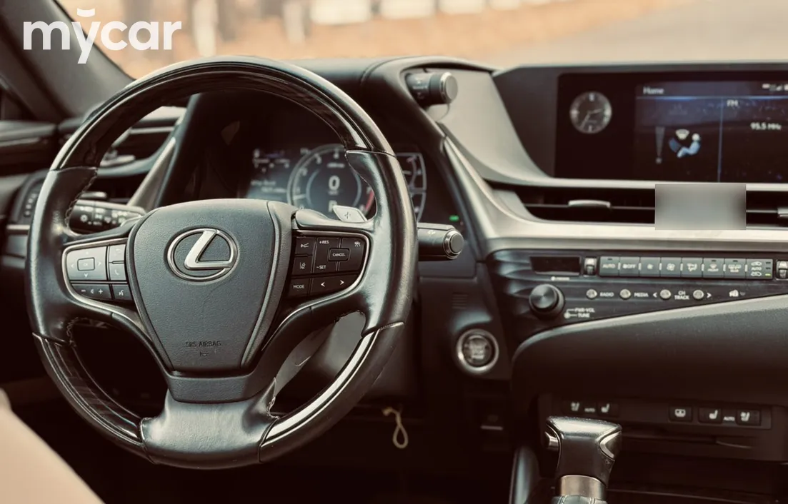 Lexus ES 2020
