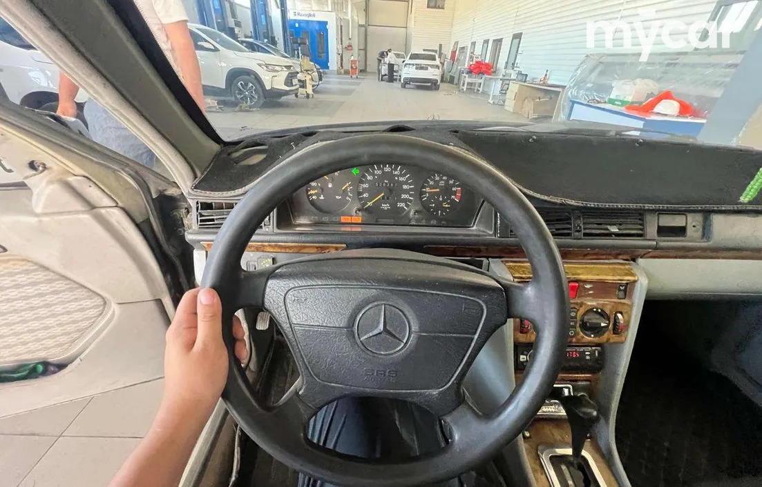 Mercedes-Benz E-Класс 1992