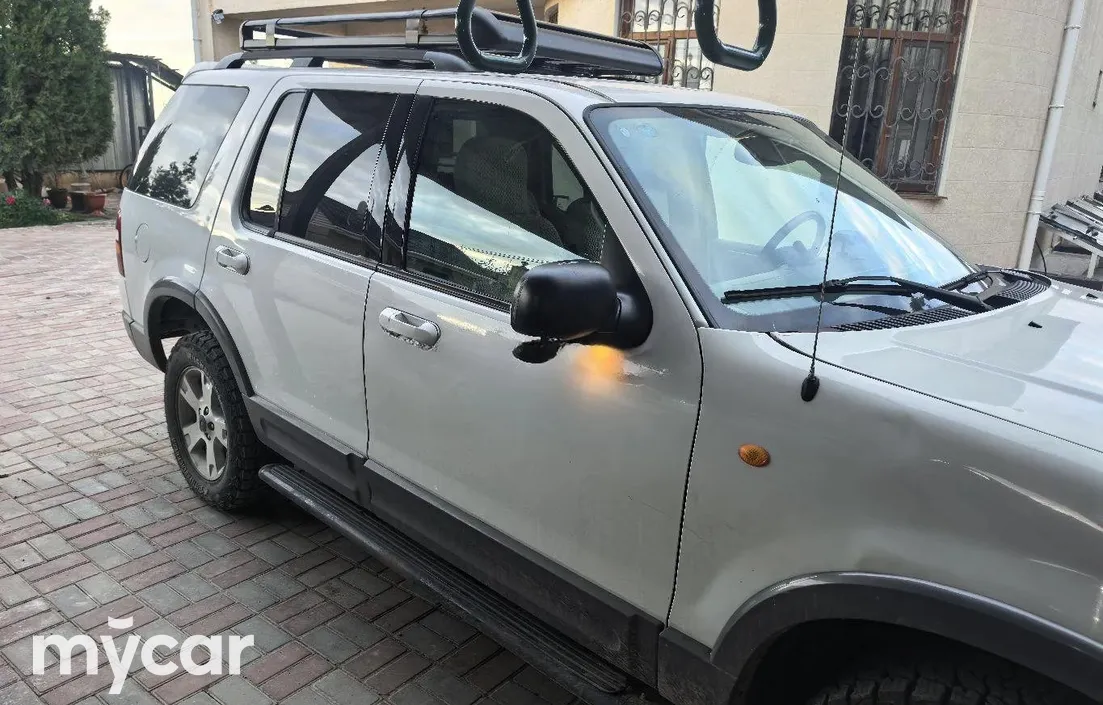 Ford Explorer 2004