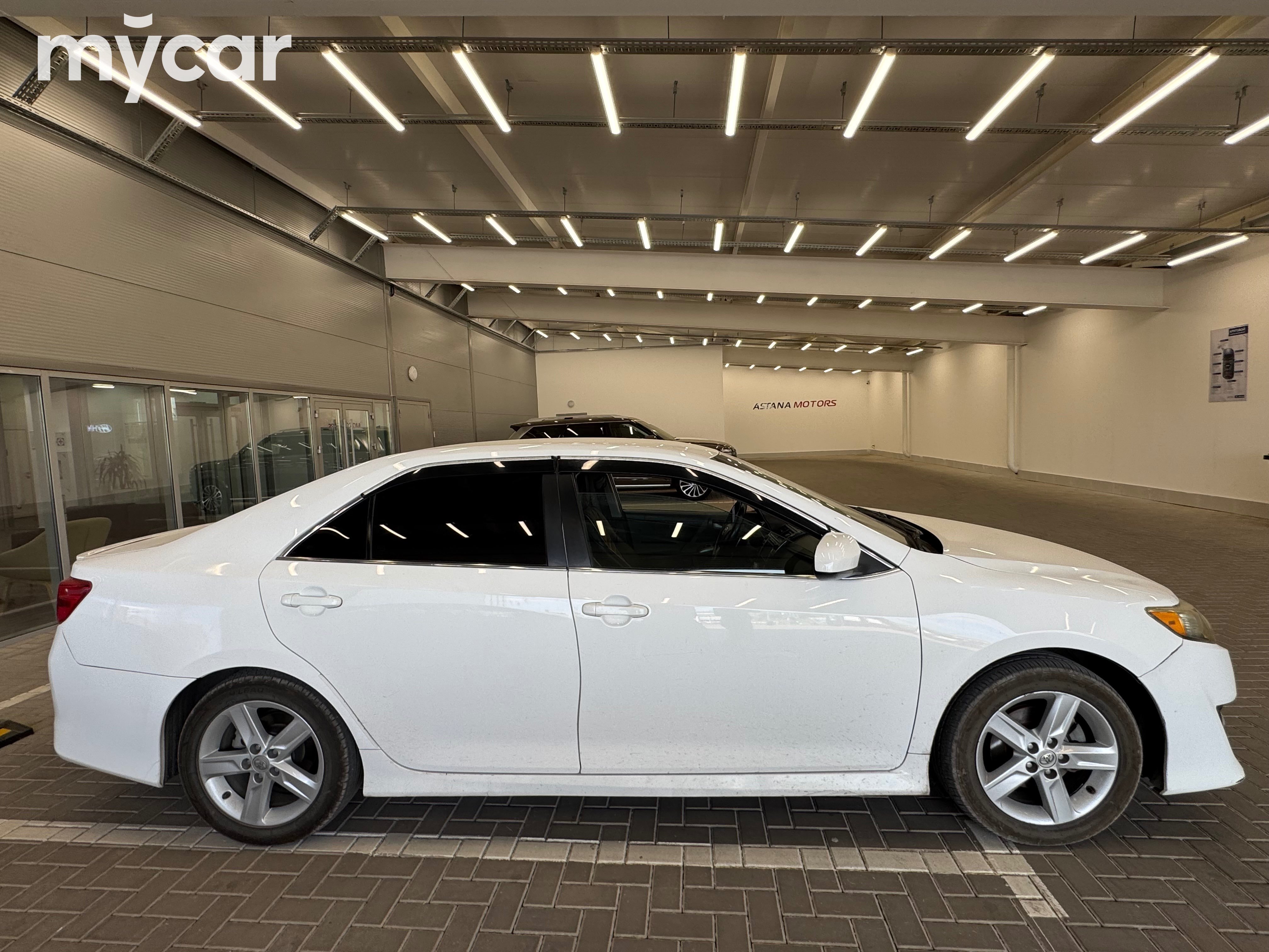 Toyota Camry 2014
