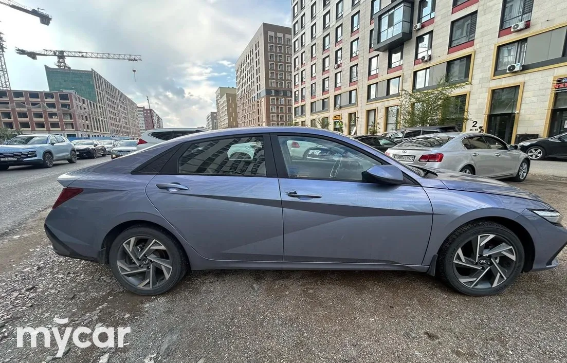 Hyundai Elantra 2023