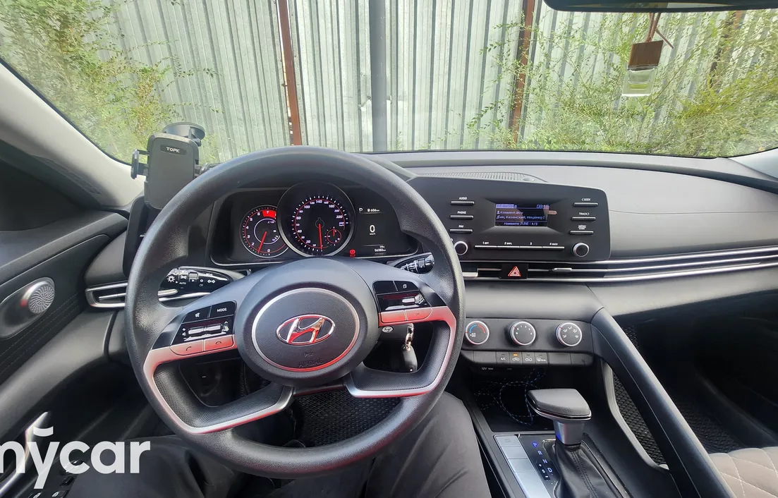 Hyundai Elantra 2023