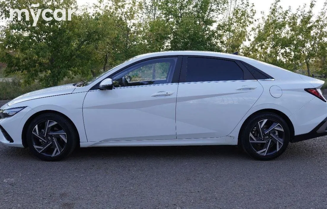Hyundai Elantra 2024