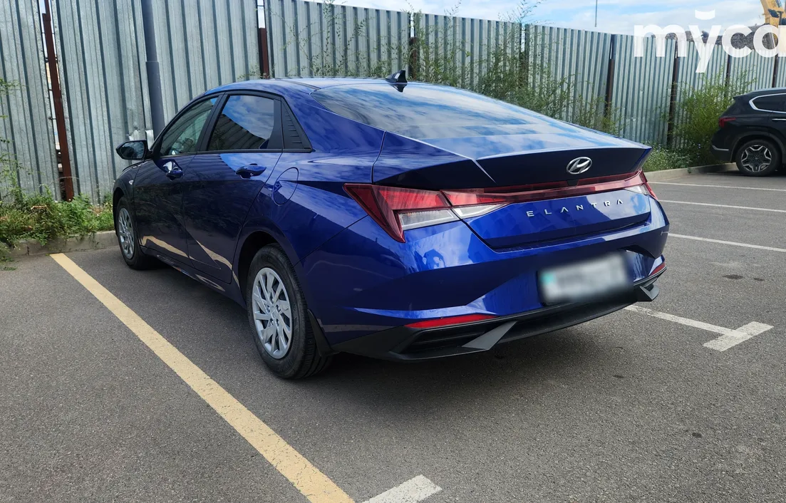Hyundai Elantra 2023