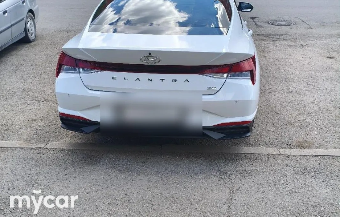 Hyundai Elantra 2022