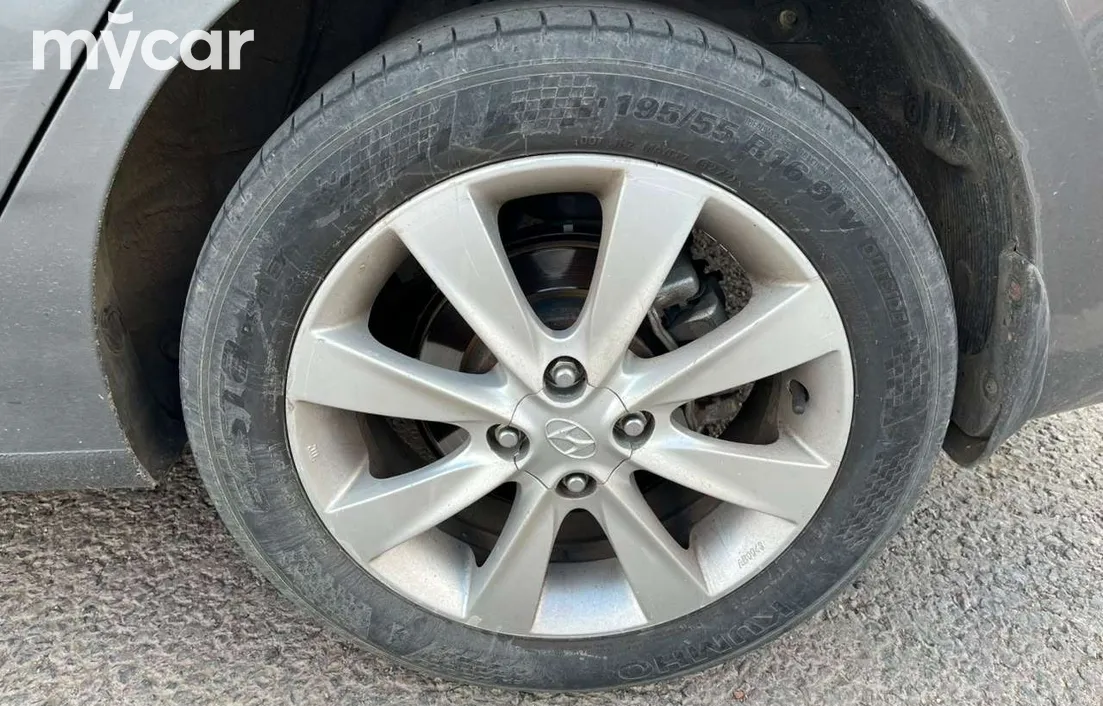 Hyundai Accent 2011