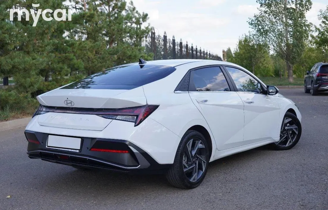 Hyundai Elantra 2024