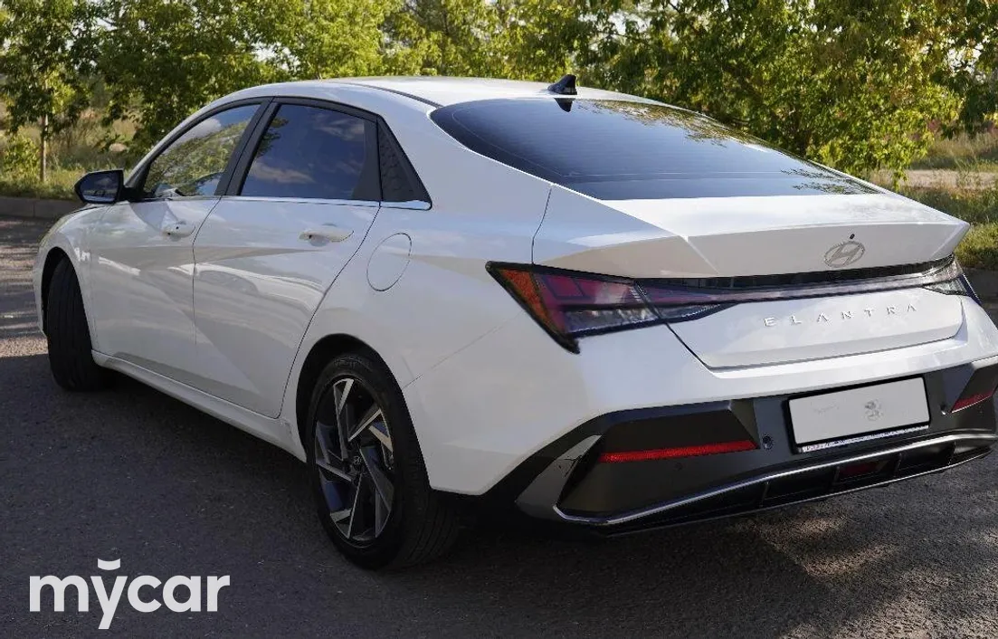 Hyundai Elantra 2024