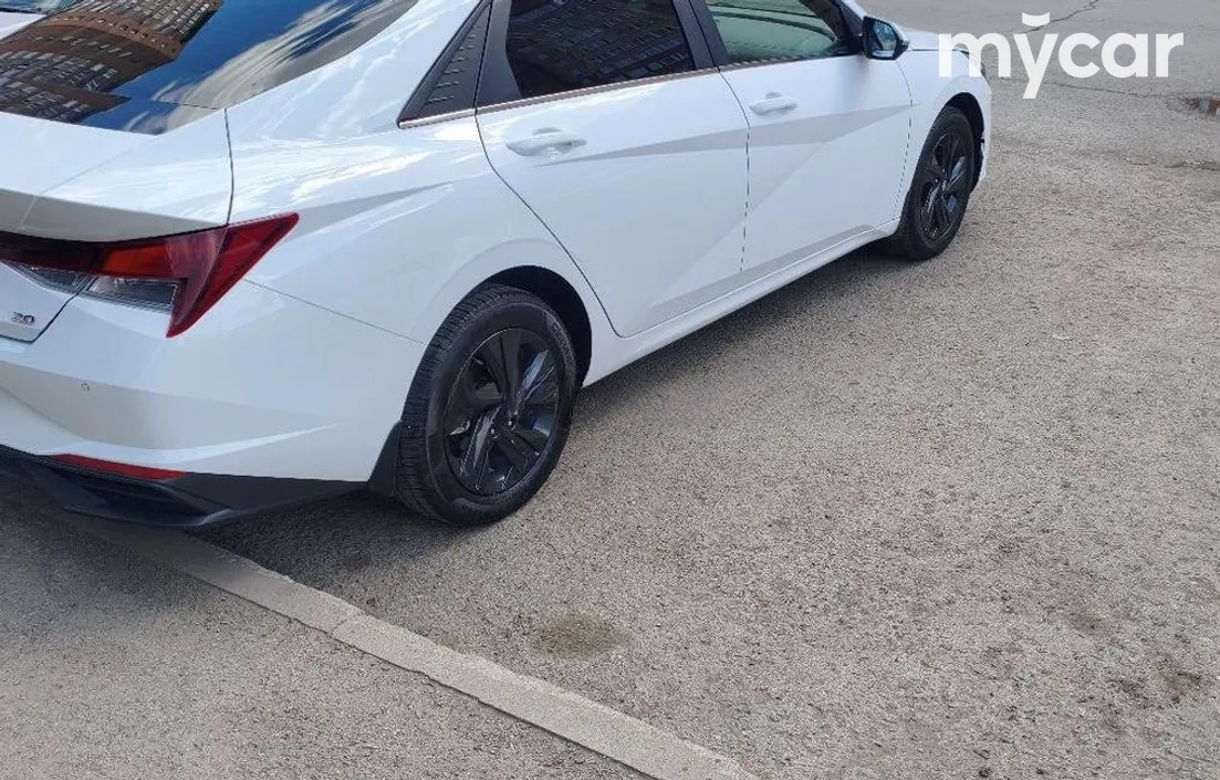 Hyundai Elantra 2022