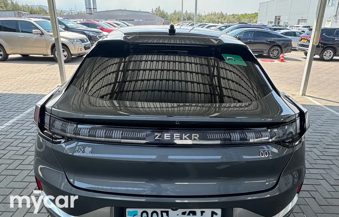 Zeekr 001 2023