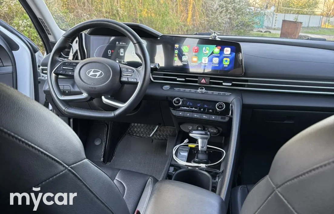 Hyundai Elantra 2024