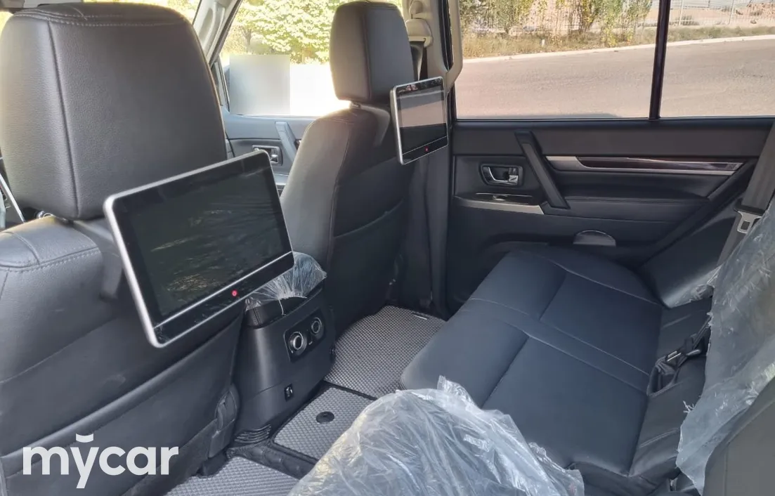 Mitsubishi Pajero 2021