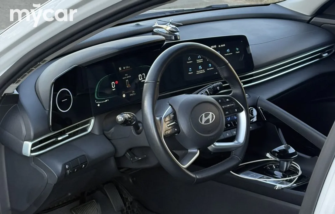 Hyundai Elantra 2024