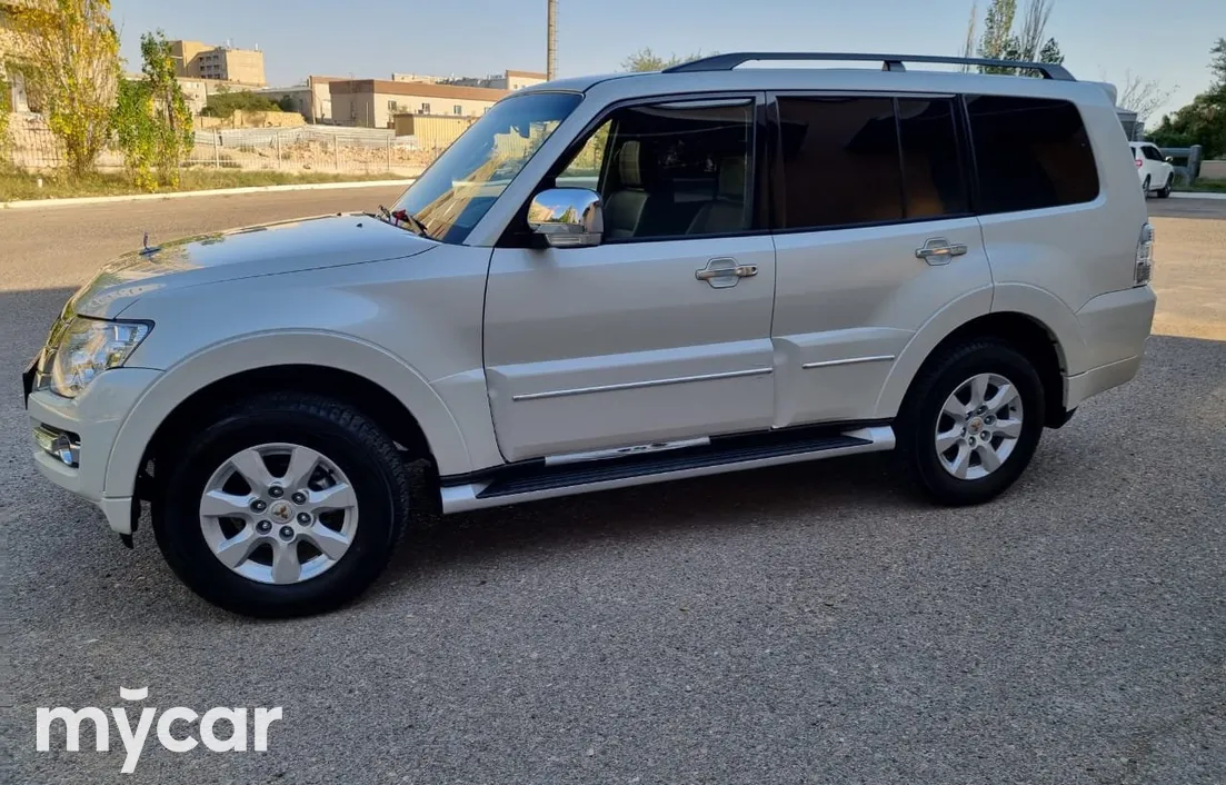 Mitsubishi Pajero 2021
