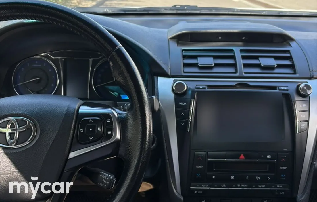 Toyota Camry 2016