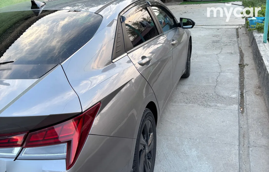 Hyundai Elantra 2021