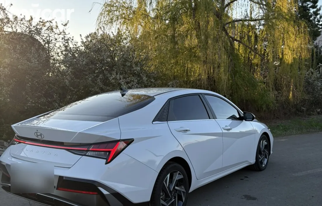 Hyundai Elantra 2024