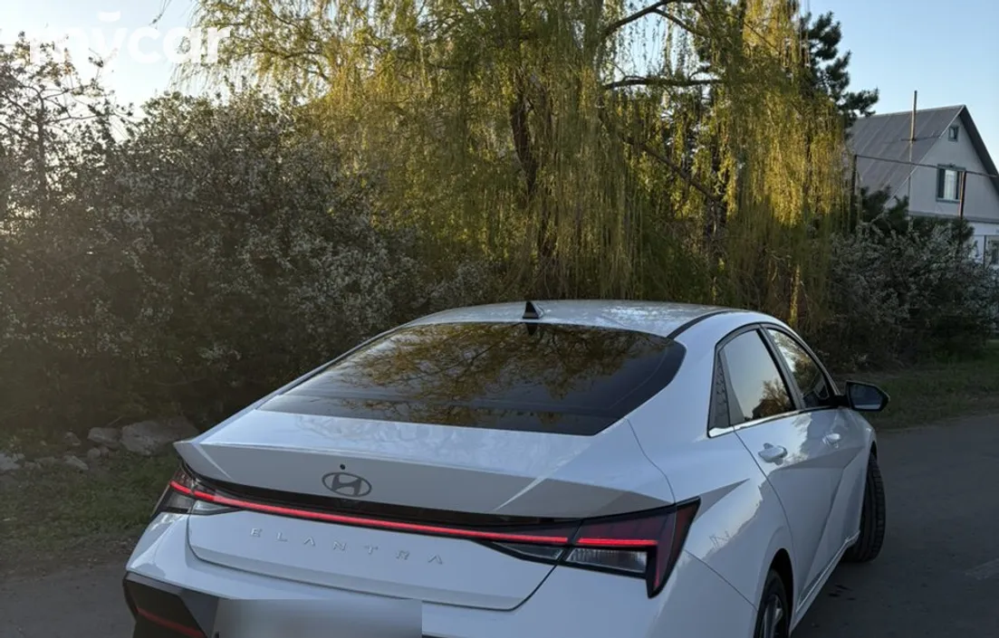 Hyundai Elantra 2024
