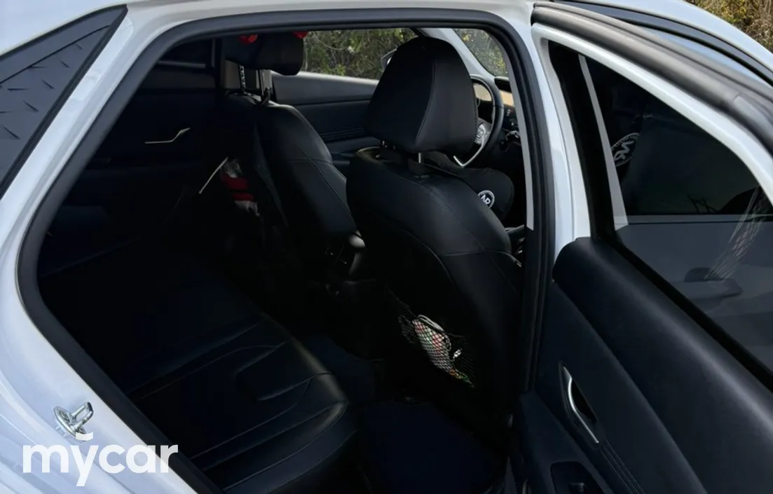 Hyundai Elantra 2024