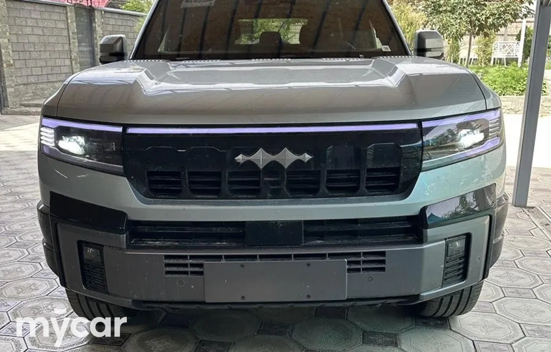 BYD FangChengBao Leopard 8 2025
