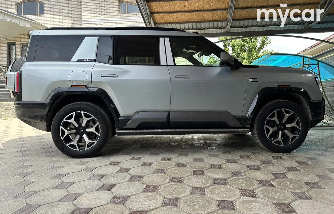 BYD FangChengBao Leopard 8 2025