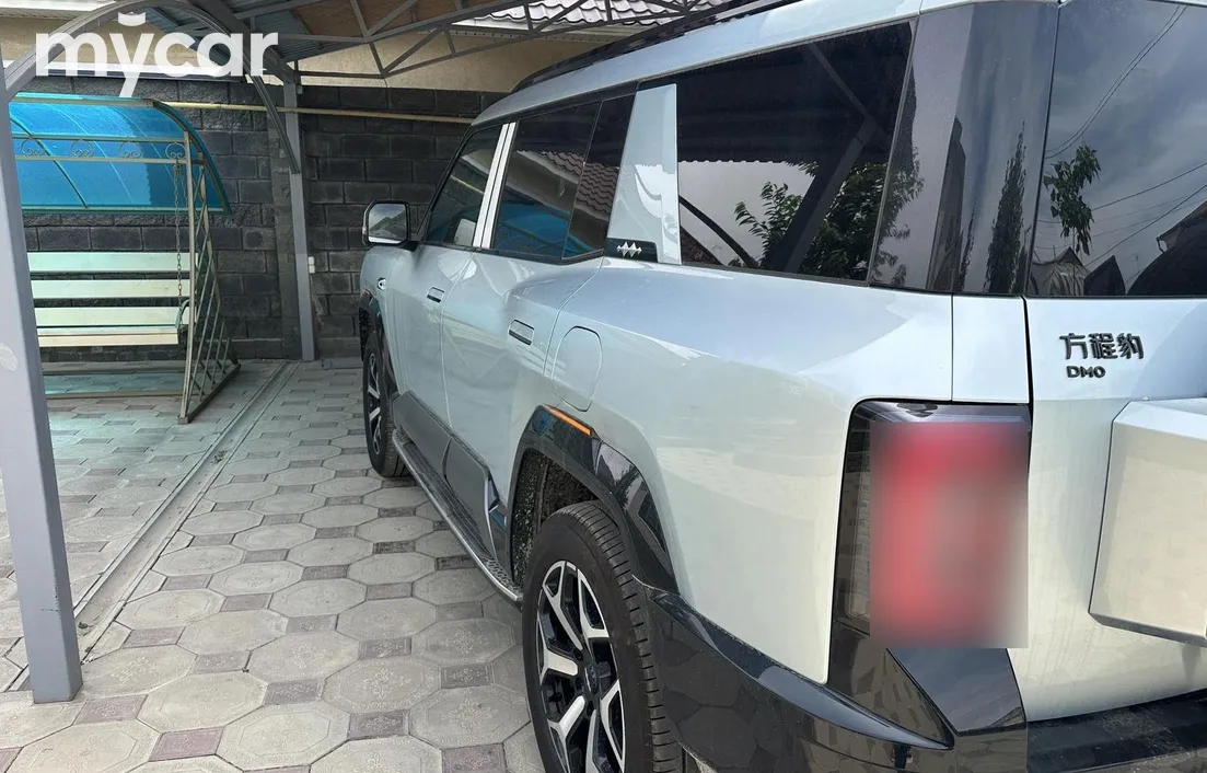 BYD FangChengBao Leopard 8 2025