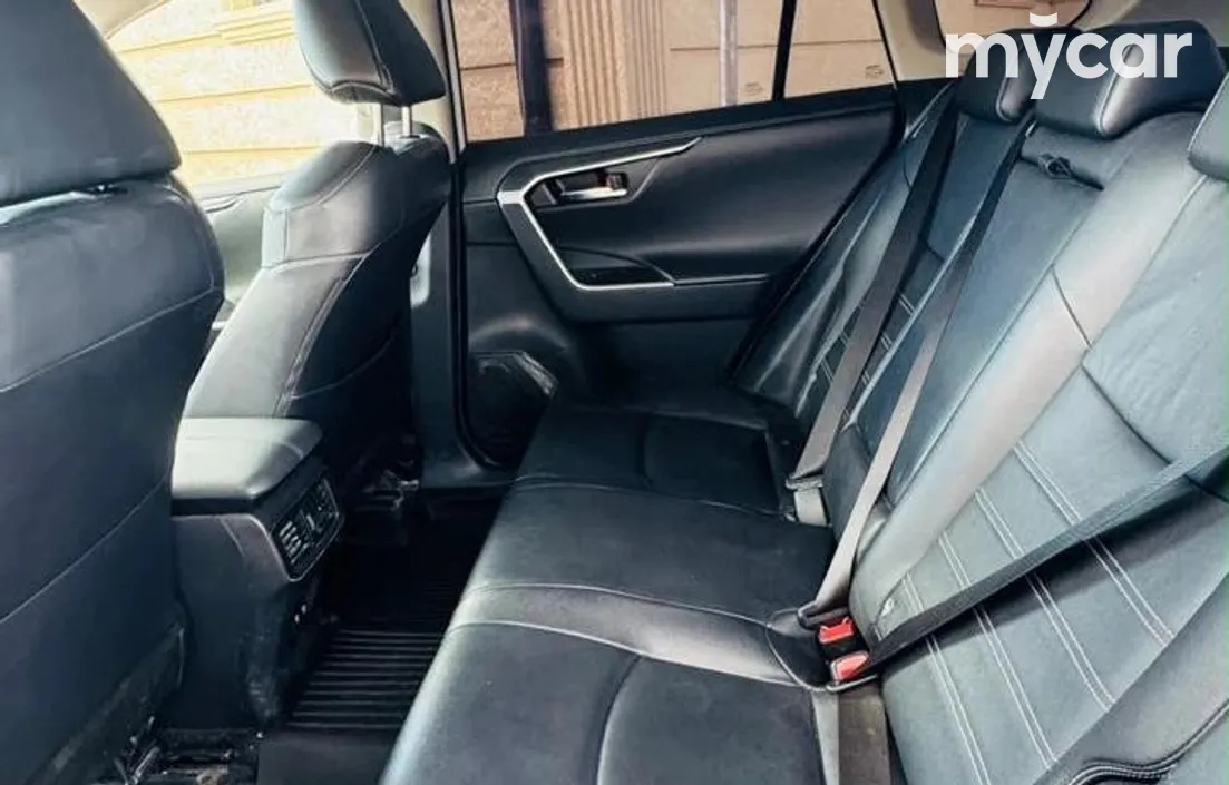 Toyota RAV4 2021
