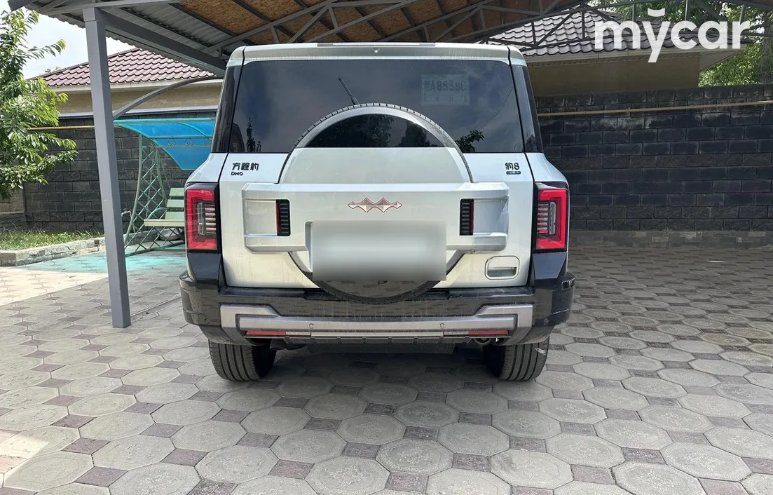 BYD FangChengBao Leopard 8 2025