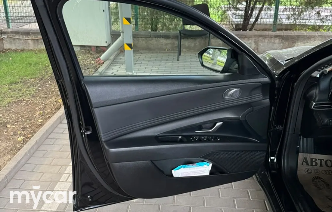 Hyundai Elantra 2022