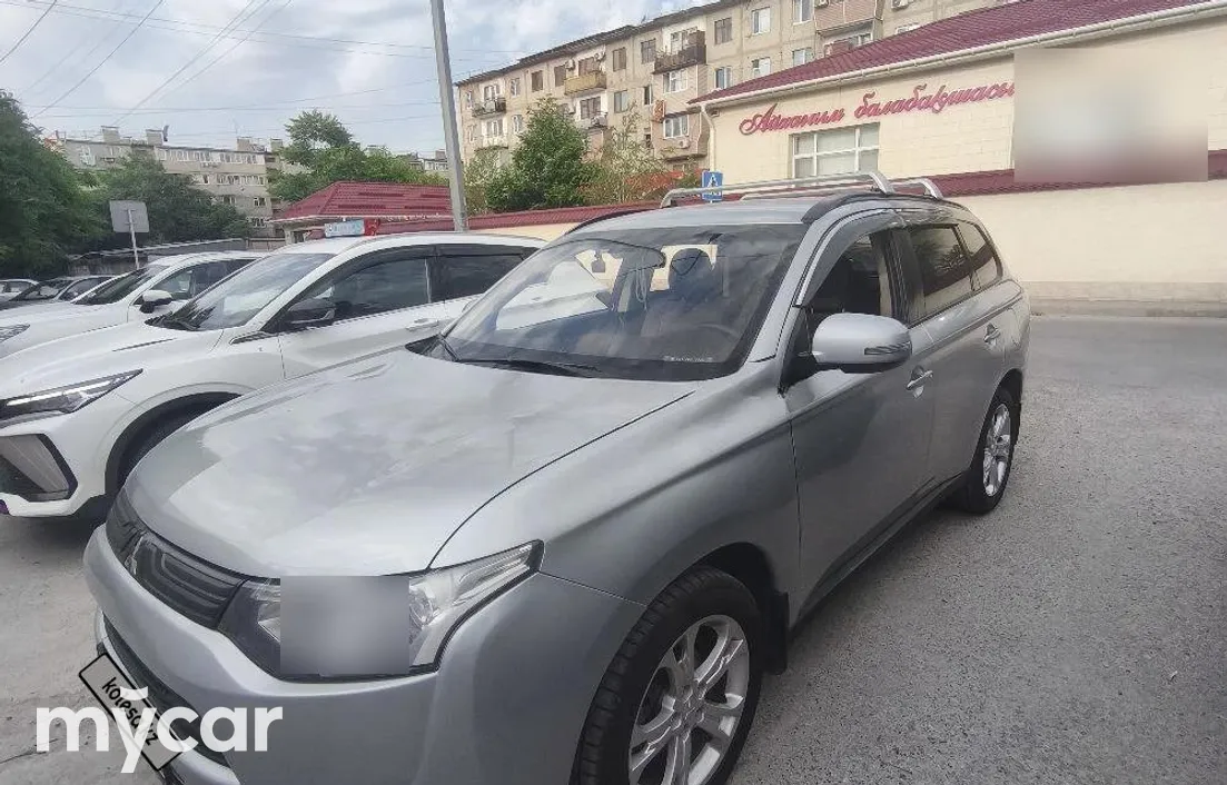 Mitsubishi Outlander 2012