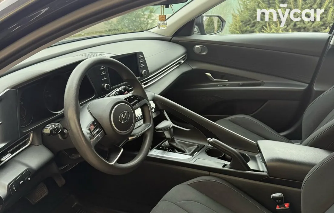 Hyundai Elantra 2022