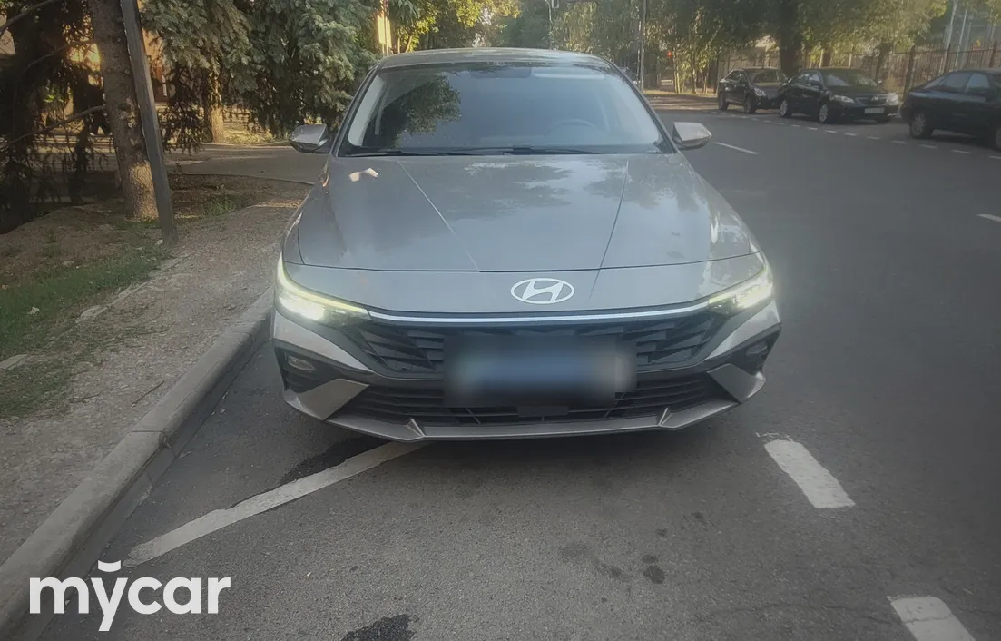 Hyundai Elantra 2025