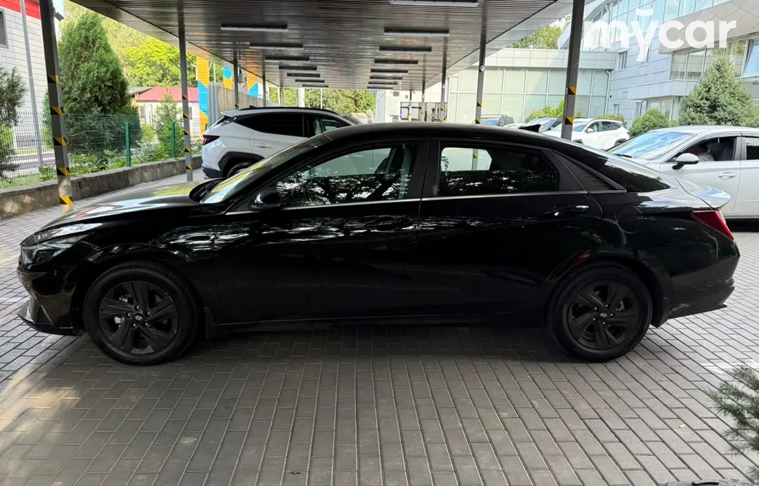 Hyundai Elantra 2022