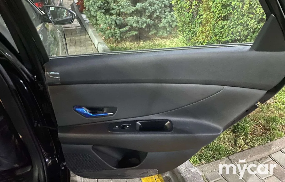 Hyundai Elantra 2025