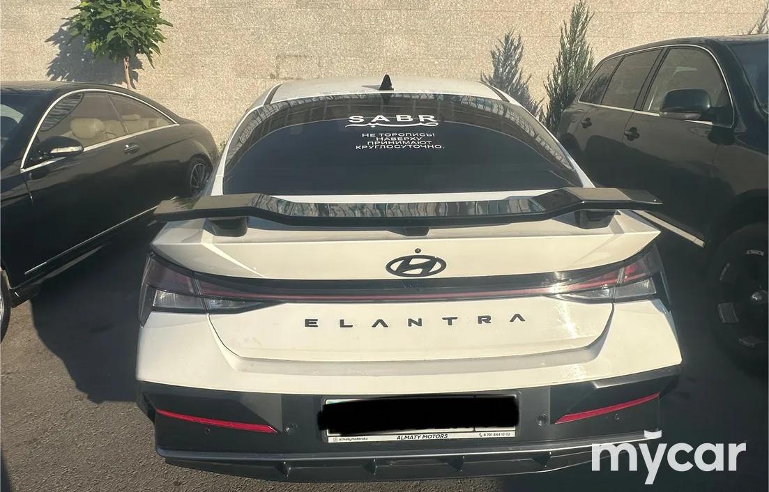 Hyundai Elantra 2024
