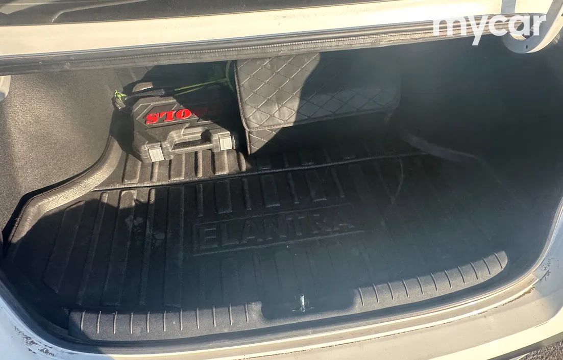 Hyundai Elantra 2024