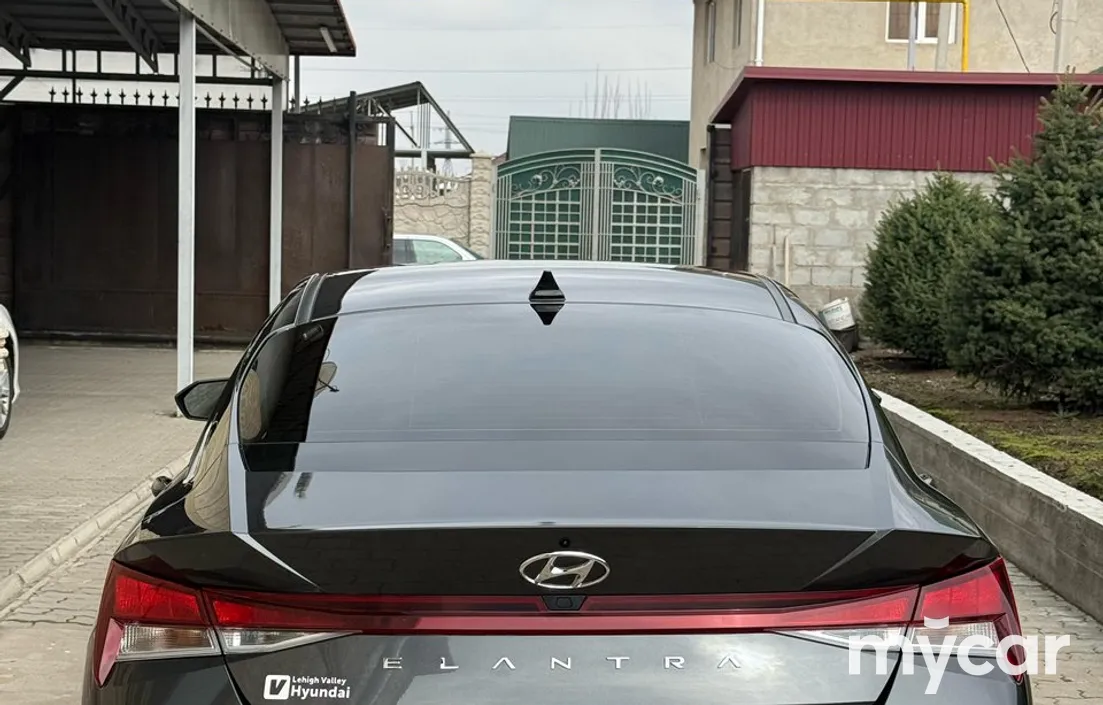 Hyundai Elantra 2022
