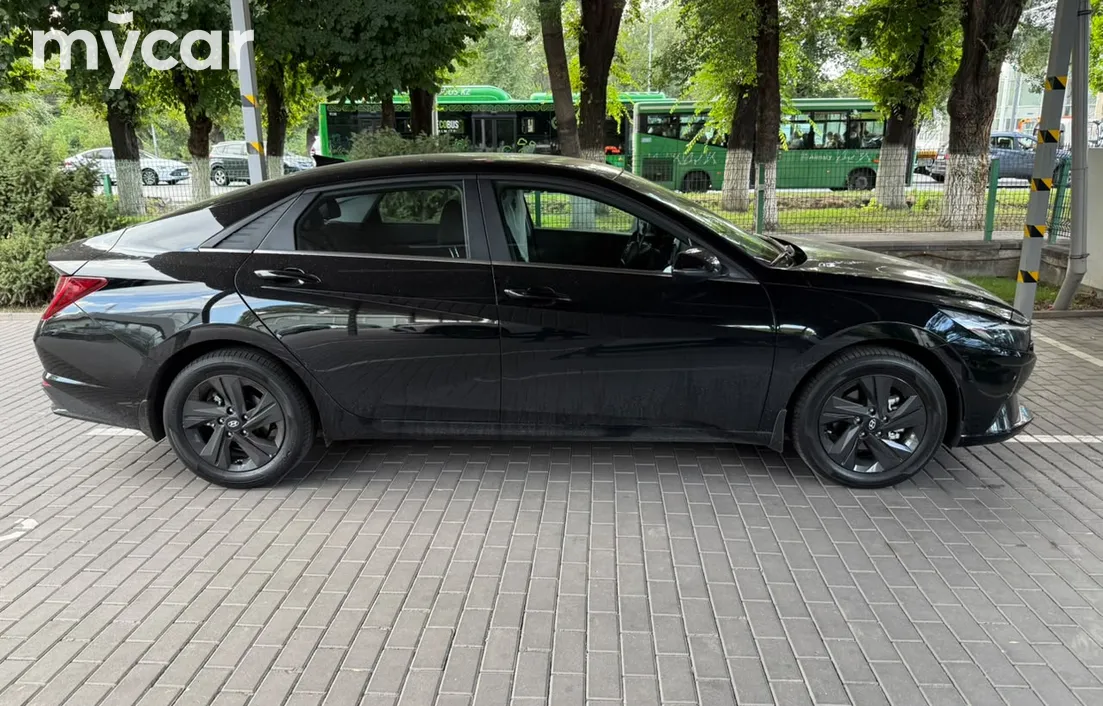 Hyundai Elantra 2022