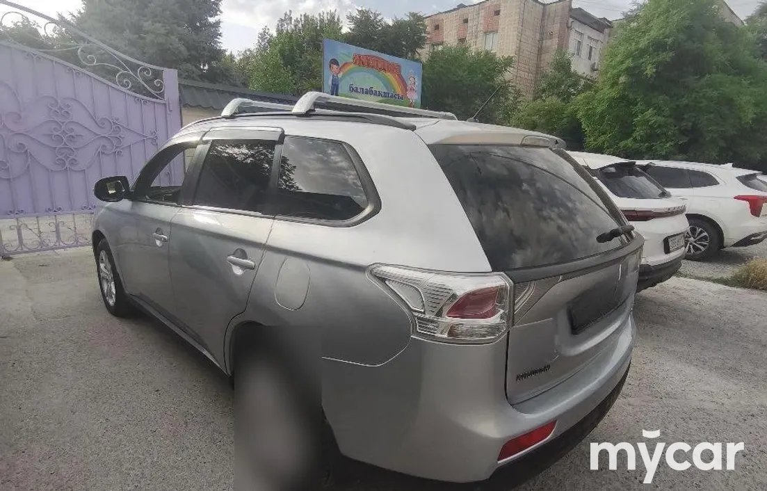 Mitsubishi Outlander 2012