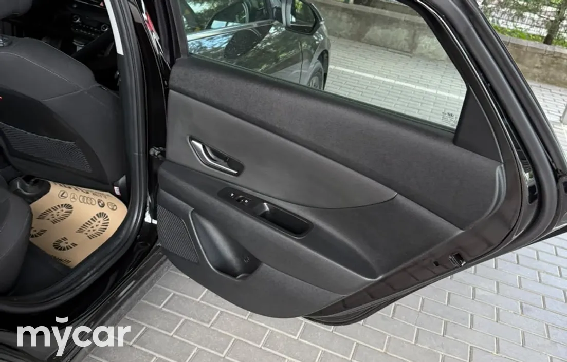 Hyundai Elantra 2022