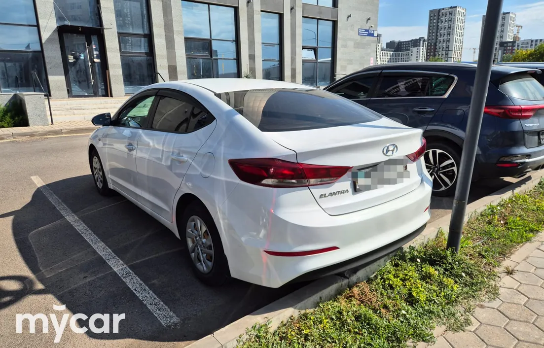 Hyundai Elantra 2018