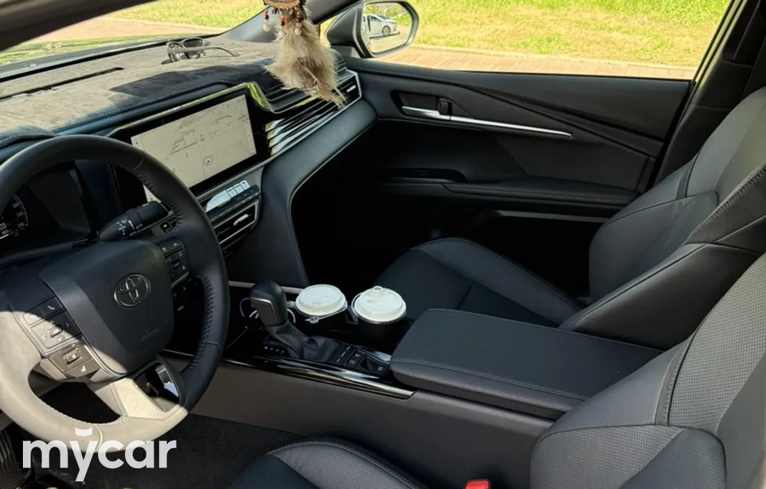 Toyota Camry 2025