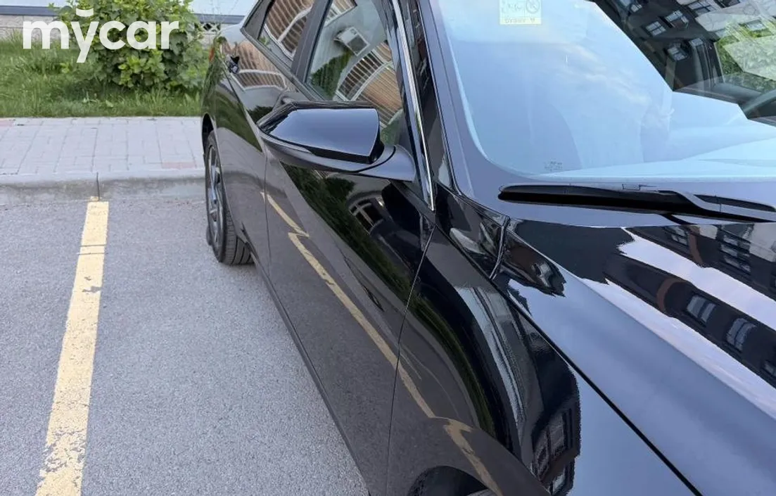 Hyundai Elantra 2024