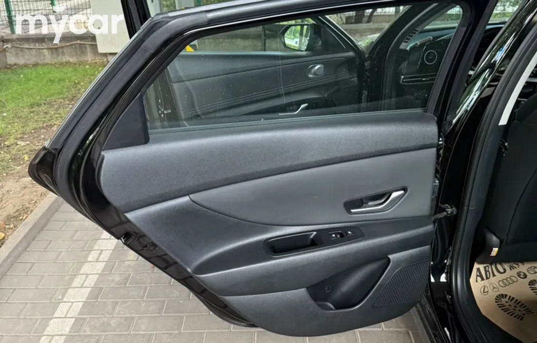Hyundai Elantra 2022